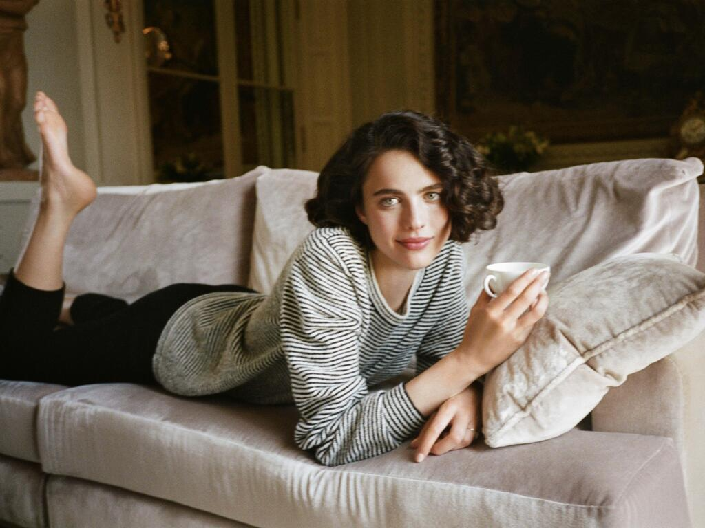 margaret qualley feet